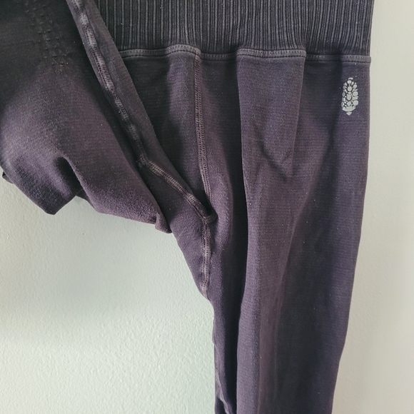 Free People Good Karma Leggings Size XS/SMALL 7/8 Length Logo‎ - Picture 9 of 12
